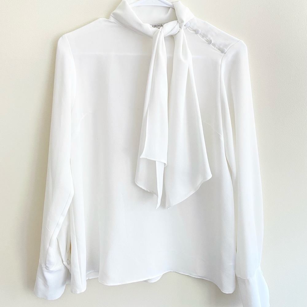 Cute white blouse 🤍